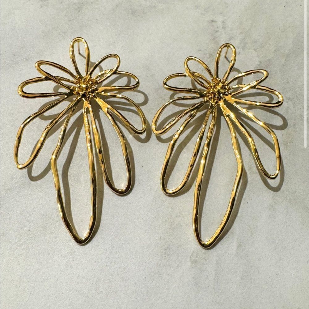 Gold Flower Outline Statement Earrings - Women Jewelry